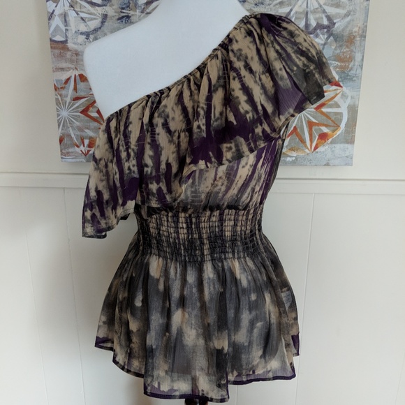Romeo & Juliet Couture Tops - Romeo & Juliet Couture One Shoulder Top Sz M